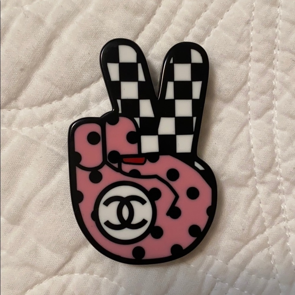 💕CHANEL💕 ENAMEL PEACE SIGN BROOCH